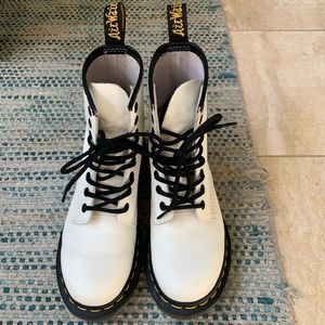 White Dr. Martens Air Wair sz 5